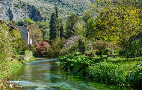 gucci giardino di ninfa|garden of ninfa italy.